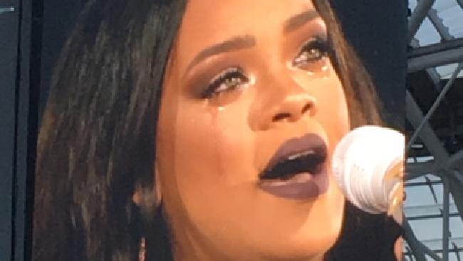 Rihanna Breaks Down In Tears During Her Concert In Dublin